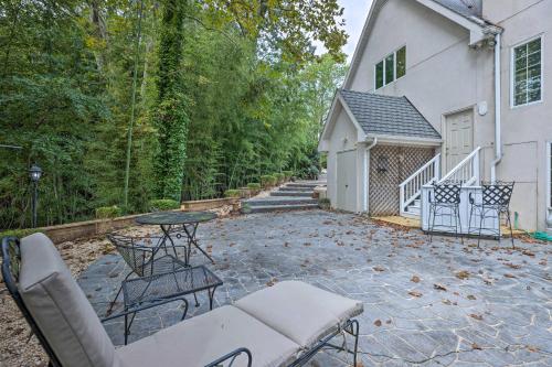 Beachfront Urbanna Home with Gas Grill and Deck!