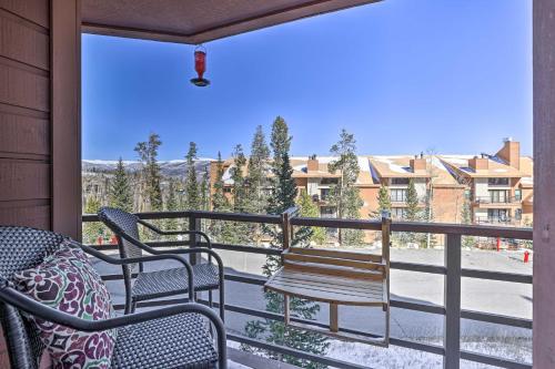 Silverthorne Condo with Private Balcony and Fireplace!