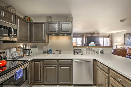 Silverthorne Condo: New Pool & Hot Tub + Fireplace, Silverthorne (foto 10)