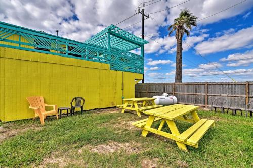 . Renovated Studio - 1 Block to Surfside Beach