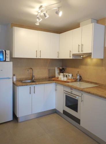 Konyha, Calle Alberca 5, Villotel. Madroñal Urb., 03726 Benitachell, (Calle Alberca 5, Villotel. Madronal Urb., 03726 Benitachell,) in Alcasar