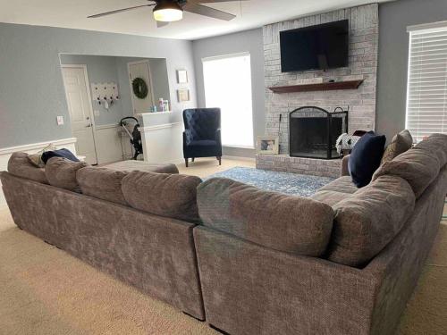Large open space for family fun! detail