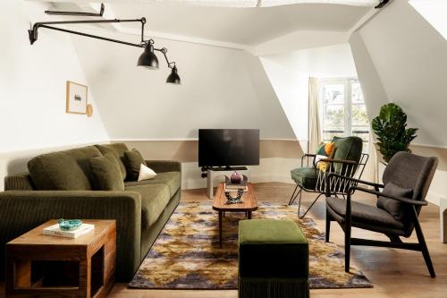 My Maison In Paris - Louvre - image 10
