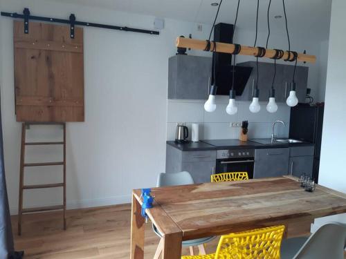 Konyha, Ferienloft Ottos Werkstatt mit Saunafass in Dannenfels