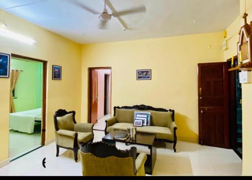 Entire Affordable 3BHK apartment with Kitchen with Parking Free Wi Fi