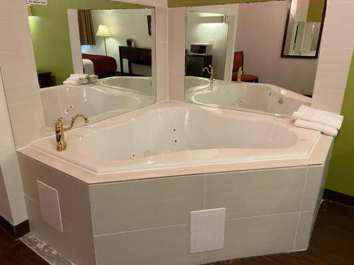 Skylight Inn Willoughby - Cleveland Mentor in Willoughby, USA