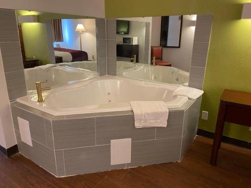 Skylight Inn Willoughby - Cleveland Mentor in Willoughby, USA