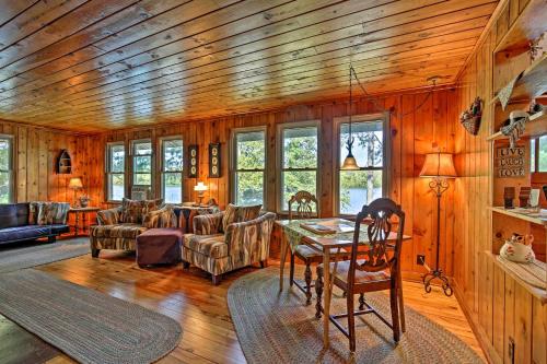 Cozy Lakefront Cabin with Indoor Gas Fireplace! - Mercer