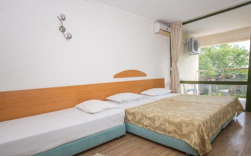 Amfibia Beach Complex – Sunny Beach, WY