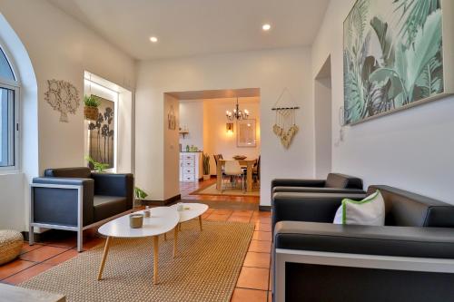 ห้องส่วนกลางสำหรับนั่งเล่น/ดูทีวี, Janela Mar Garden in ลากัว