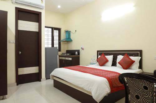 Lime Tree Hospitality Room with Kitchen near Fortis Hospital in Gurgaon