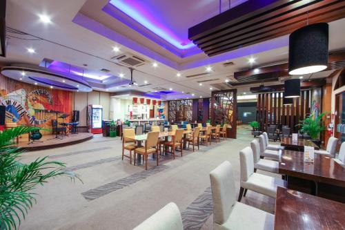 Bar/lounge, The Royale Krakatau Hotel in Banten