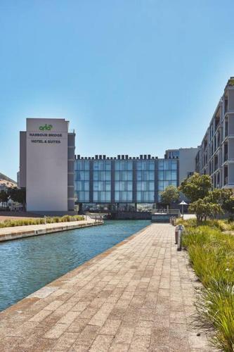 Alimama Spaces: Ngalo Harbour Bridge Apartment