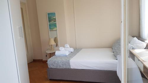 Orange Apartment - Athens Center 3 BD 1.5 BATH - image 3