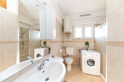 Apartment 3M - image 9