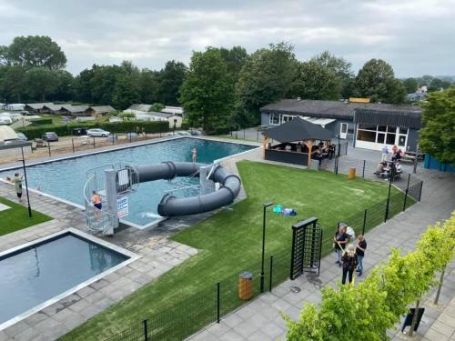 Dubbele chalet op een leuke camping aan het water