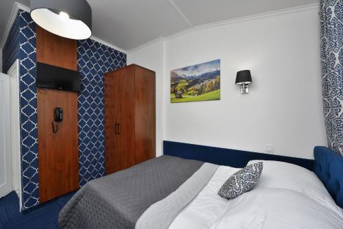 2 twin beds