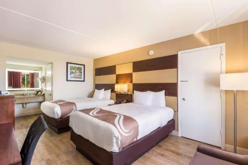 2 double beds