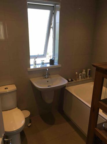 Rooms in house in quiet street near COP26 and Glasgow Airport