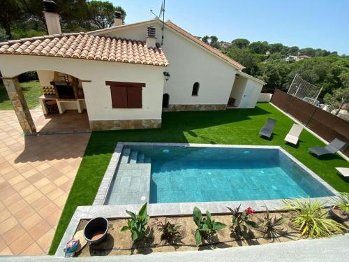  Villa azulmar montbarbat costa brava, Ferienwohnung in Maçanet de la Selva