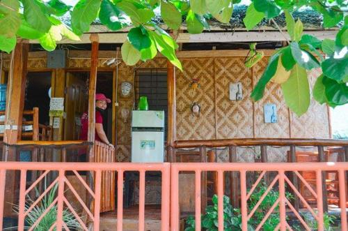 Titanic's Nipa Hut, Moalboal