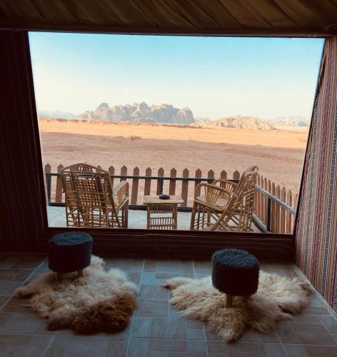 balkon/terras, Desert Magic Camp & Resort in Wadi Rum