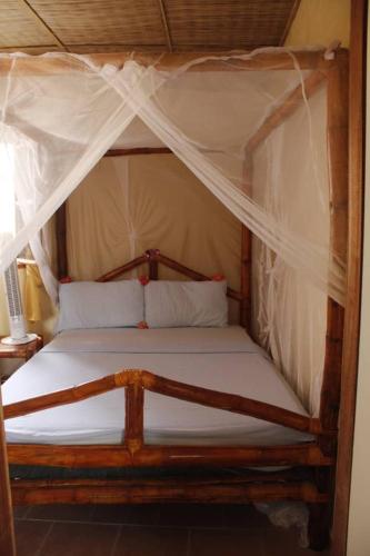 superior 2 bedroom hut
