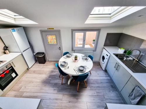 Picture of Newly Refurbished Flat In Central Cheltenham With Parking