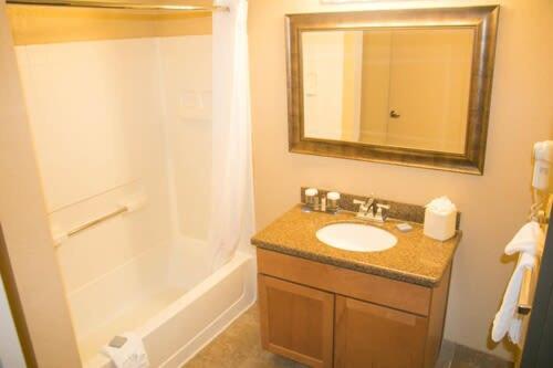 Chandler 1 bd 1 ba Classic Unrenovated Apartment great location w Long term stay discounts