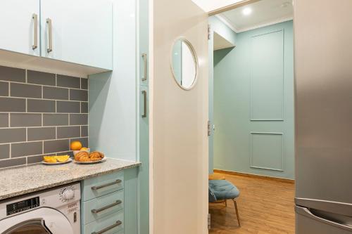 Interior Three-Bedroom Apartment (no view, no balcony) image 2