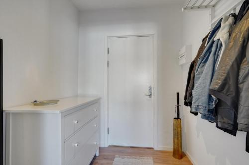 Entrance, Bath tub penthouse in the city in Ogadekvarteret