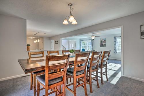 Family-Friendly Arrowhead Lake Home with Kayak! in Pocono Lake, USA