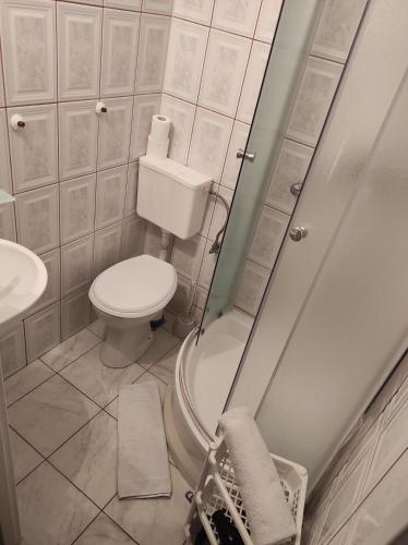 Single Room with Balcony image 9