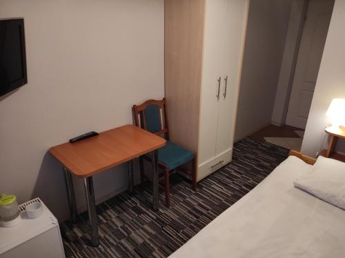 Single Room with Balcony image 8