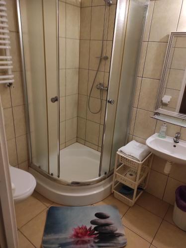 Triple Room with Private Bathroom image 5