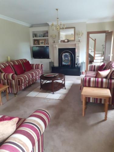 Single or Twin Room in Lovely Country Residence