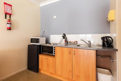 米德蘭斯汽車旅館 (Midlands Motel) in 塔裏