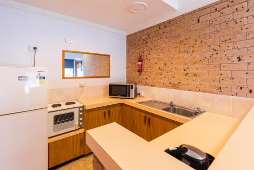 米德蘭斯汽車旅館 (Midlands Motel) in 塔裏