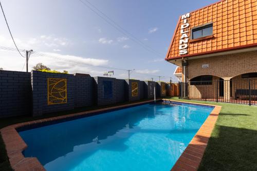 外部景觀, 米德蘭斯汽車旅館 (Midlands Motel) in 塔裏