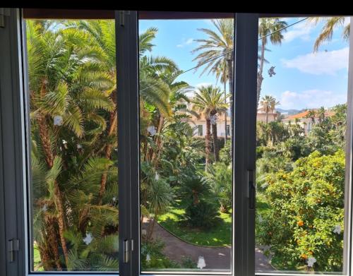 TheKeyStudio, TimeToLive with garden view in 1 min from sea, Bordighera
