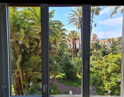 TimeToLive with garden view in 1 min from sea - Apartment - Bordighera