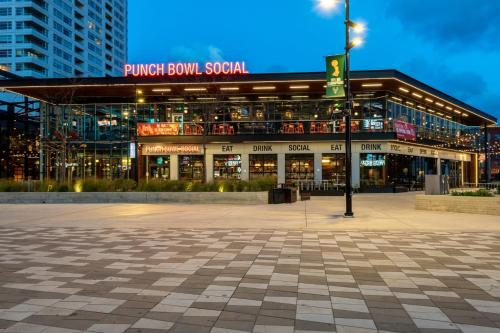 Flexhome Skywalk to Fiserv 1BR Apt U1 Flexhome Skywalk to Fiserv 1BR Apt U1