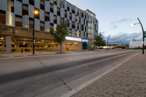 Flexhome Skywalk to Fiserv 1BR Apt U1 Flexhome Skywalk to Fiserv 1BR Apt U1