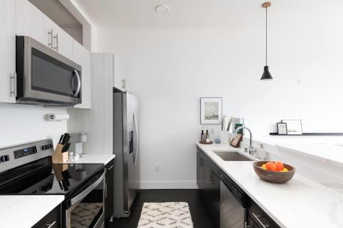 Flexhome Skywalk to Fiserv U2 with Rooftop Gym Parking in Milwaukee, USA
