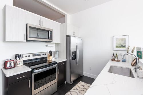 Flexhome Skywalk to Fiserv U2 with Rooftop Gym Parking in Milwaukee, USA