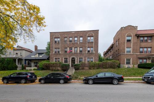 Flexhome East Side Vintage 2BR B1