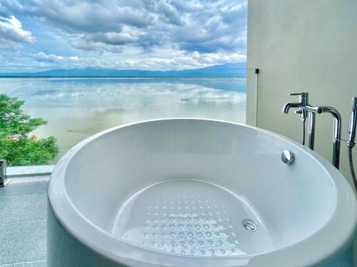 Exterior view, M2 Hotel Waterside in Phayao