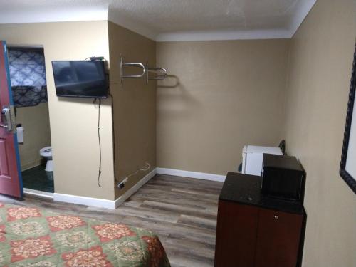 Highway Motel – St. Paul, MN