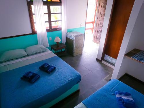 1 double bed, 1 twin bed