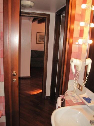 Hotel Piccola Fenice – Venice, GA